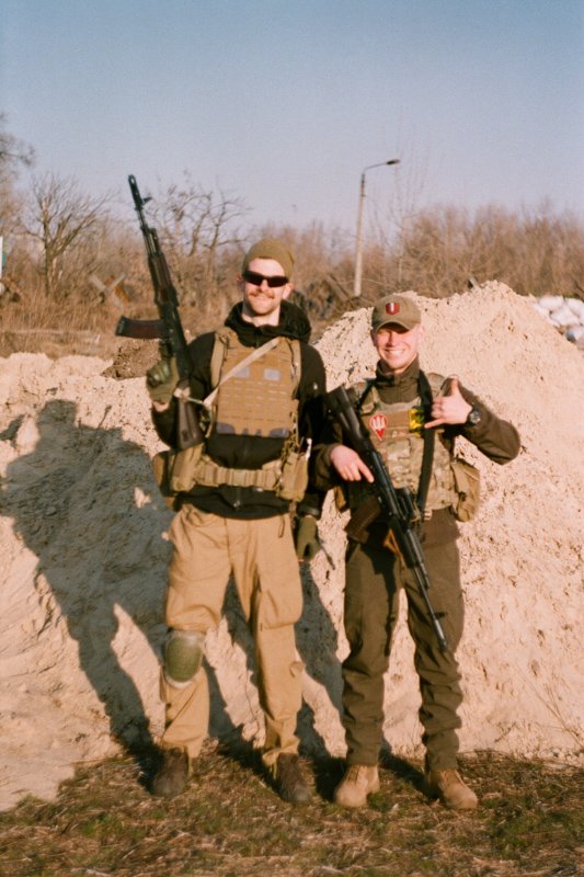 Война сквозь объектив: Защитник из Днепра поделился фотографиями с фронта, сделанными на пленку 53