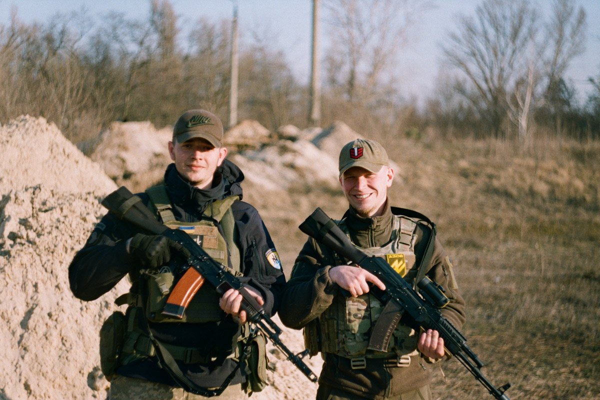 Война сквозь объектив: Защитник из Днепра поделился фотографиями с фронта, сделанными на пленку 54