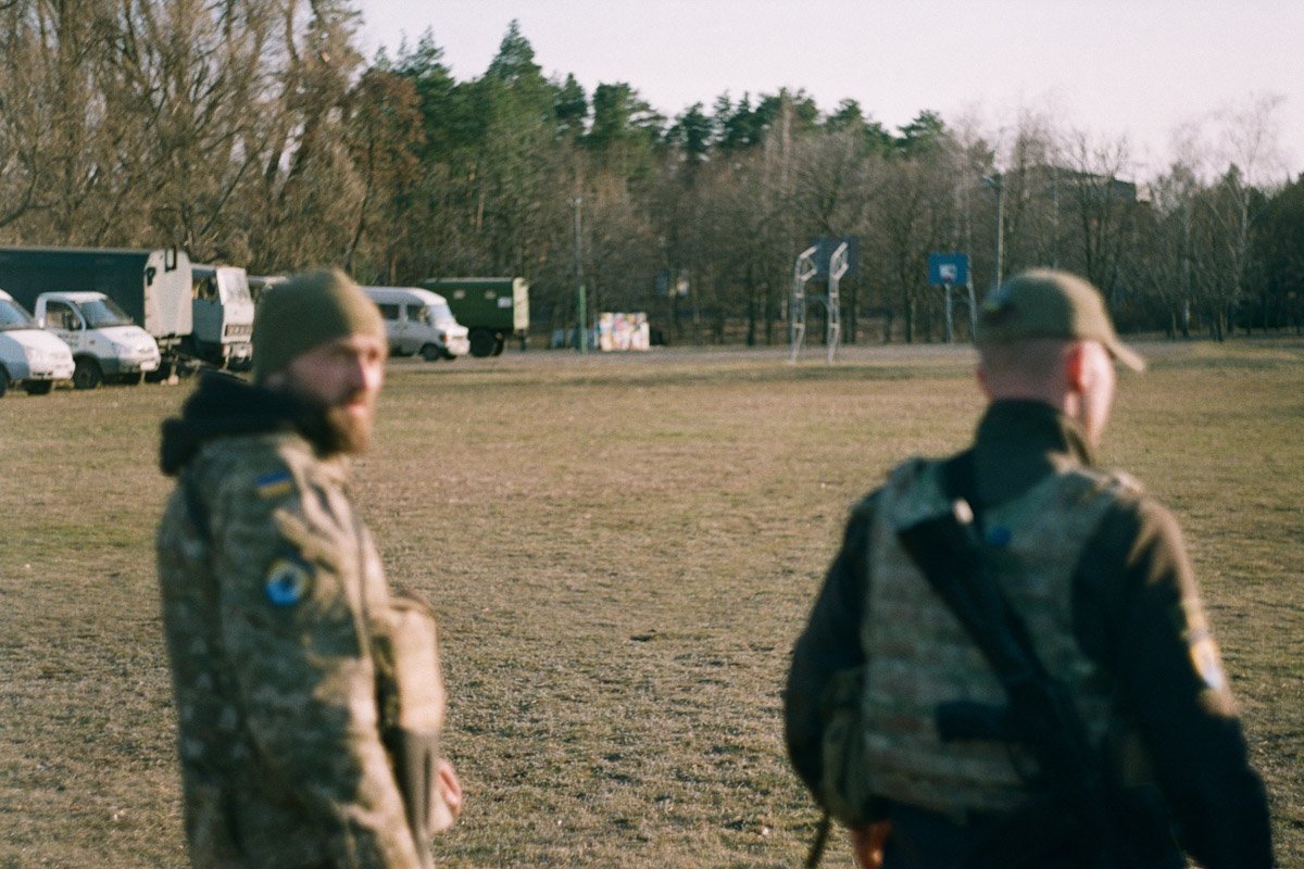 Война сквозь объектив: Защитник из Днепра поделился фотографиями с фронта, сделанными на пленку 55