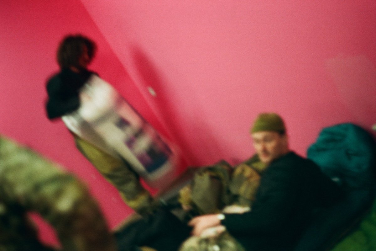 Война сквозь объектив: Защитник из Днепра поделился фотографиями с фронта, сделанными на пленку 57