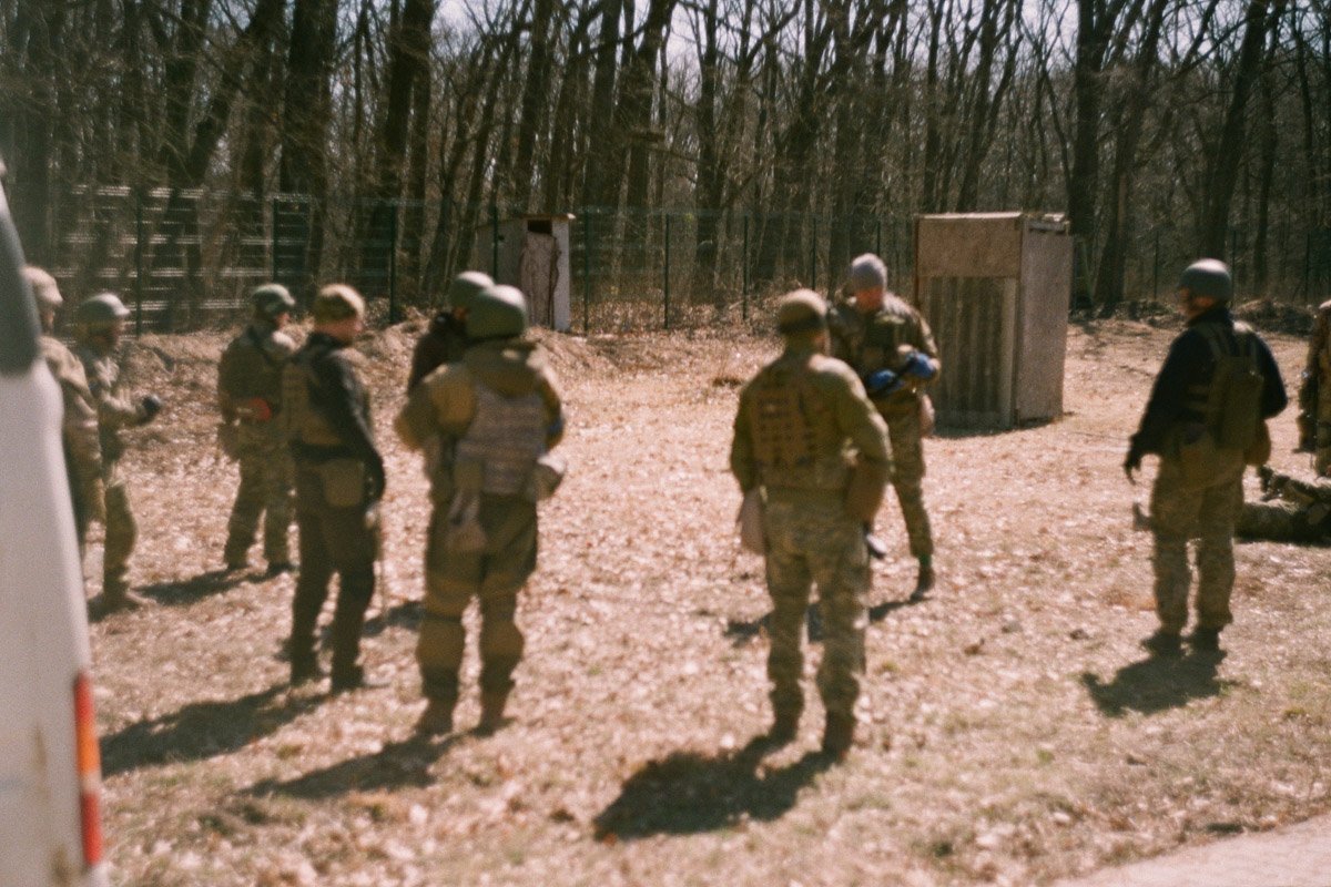 Война сквозь объектив: Защитник из Днепра поделился фотографиями с фронта, сделанными на пленку 58