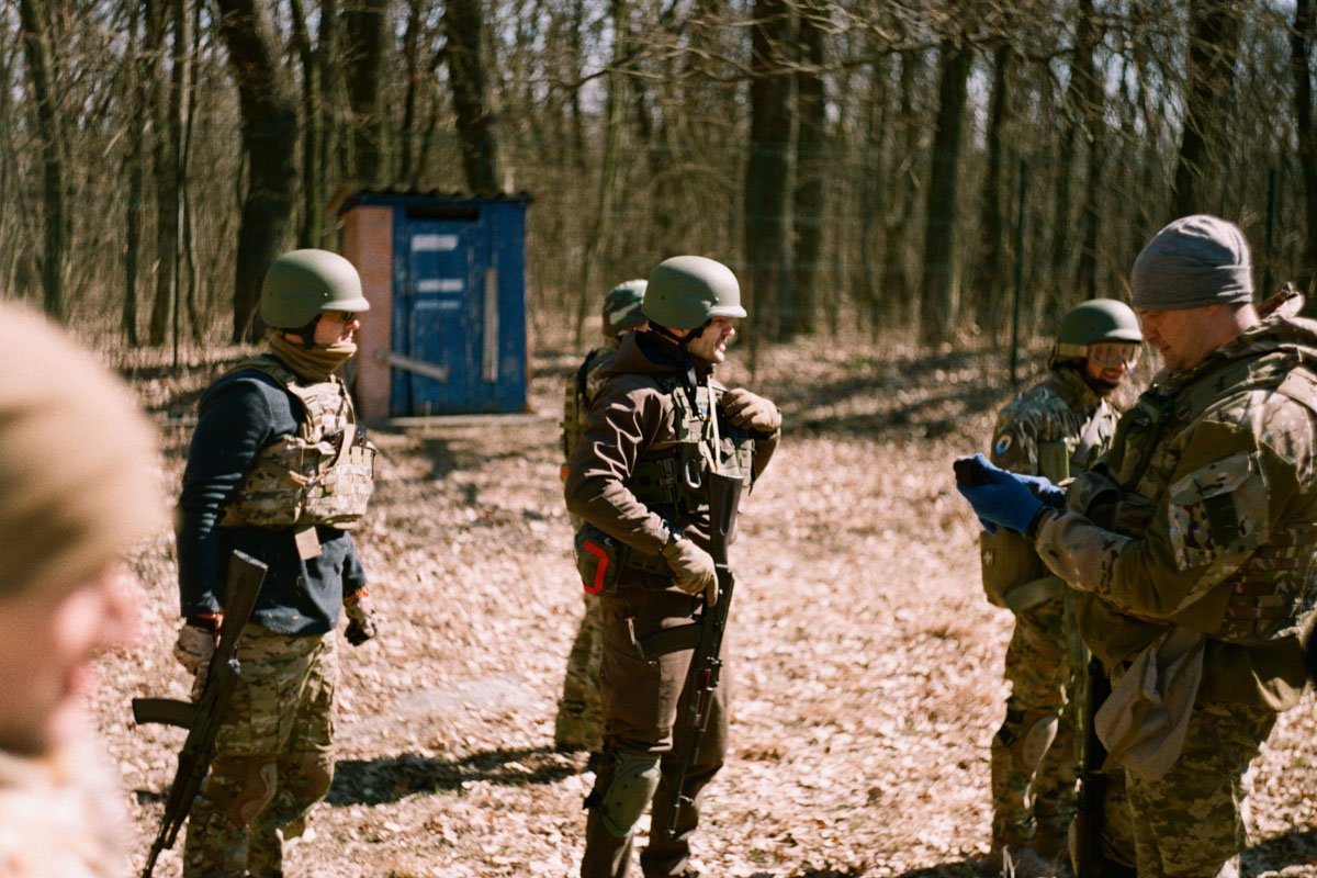 Война сквозь объектив: Защитник из Днепра поделился фотографиями с фронта, сделанными на пленку 59