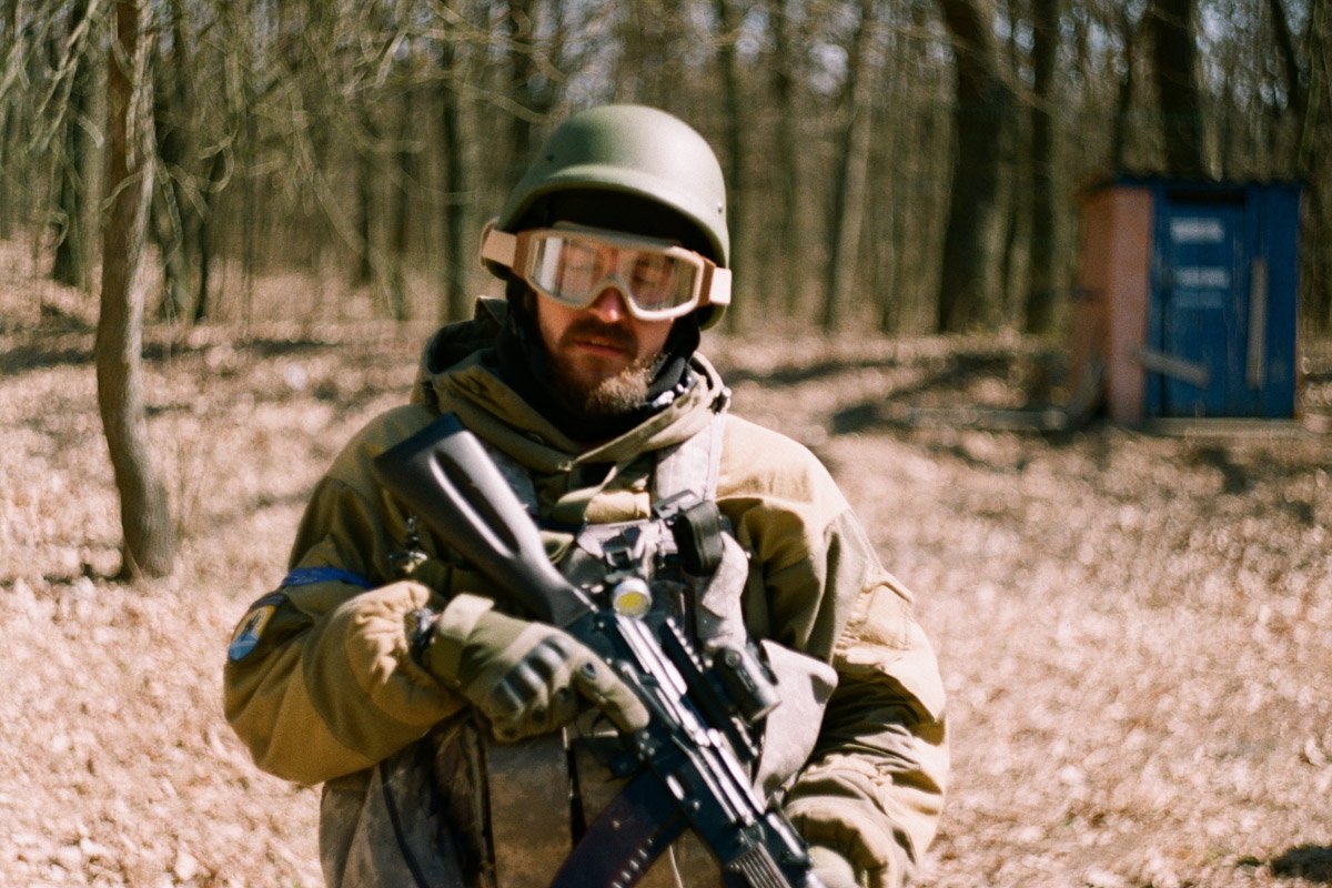 Война сквозь объектив: Защитник из Днепра поделился фотографиями с фронта, сделанными на пленку 60