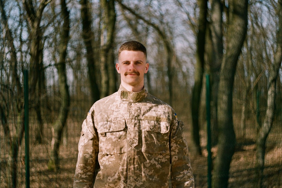 Война сквозь объектив: Защитник из Днепра поделился фотографиями с фронта, сделанными на пленку 65
