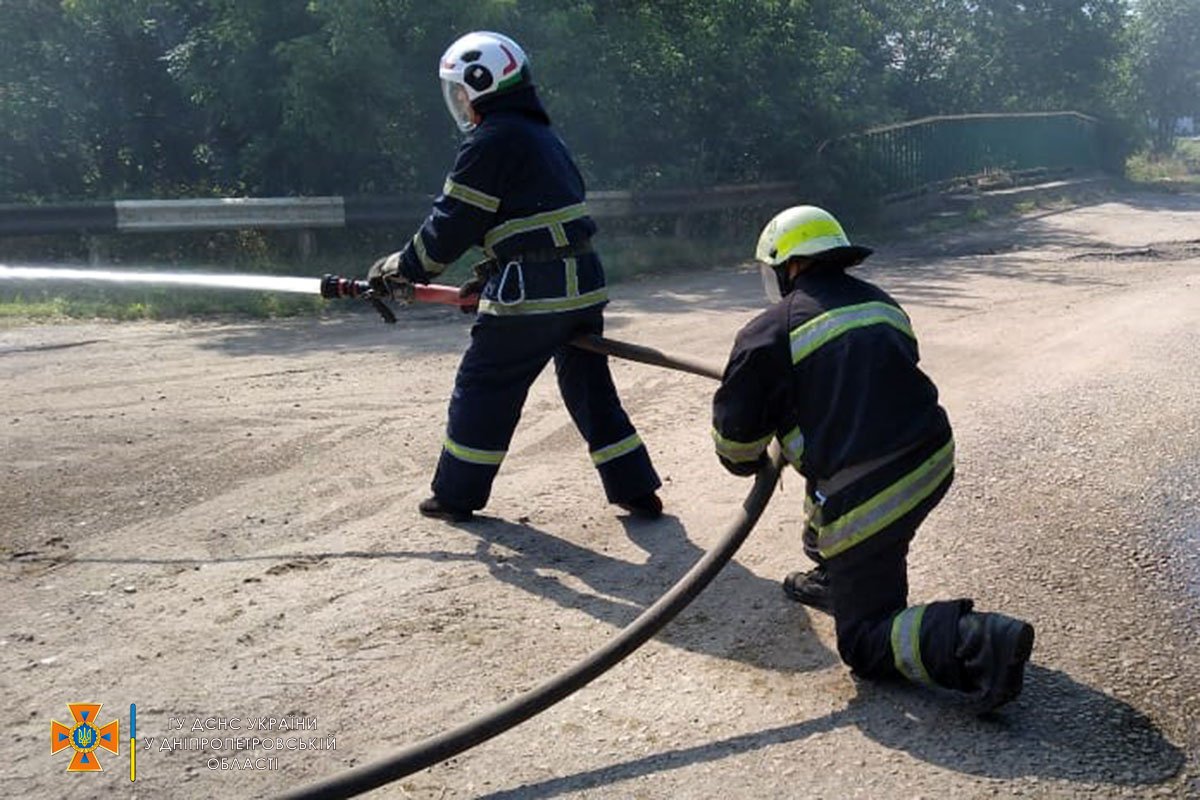 Огнем уничтожена легковушка на площади 6 м²