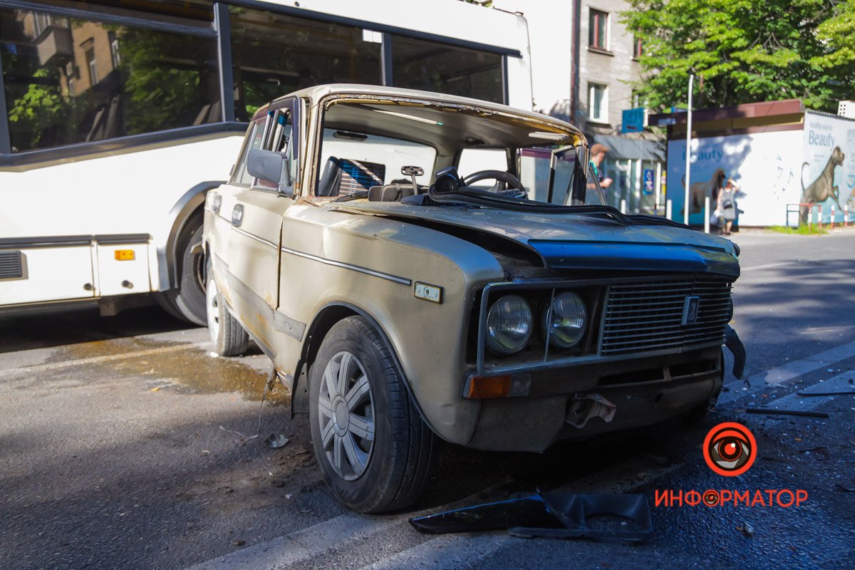 Пытаясь избежать столкновения с Toyota, водитель ВАЗ выехал на "встречку" Пытаясь избежать столкновения с Toyota, водитель ВАЗ выехал на "встречку"