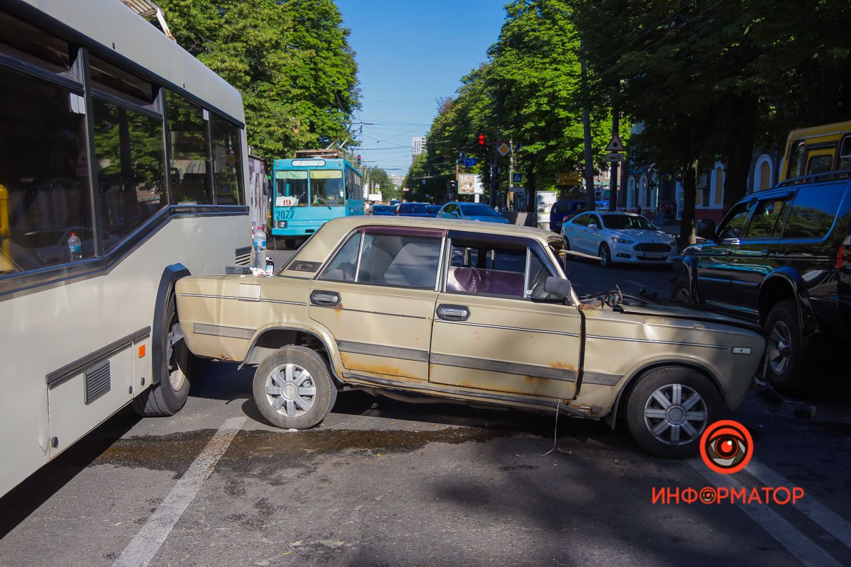 Toyota с места ДТП скрылась Toyota с места ДТП скрылась