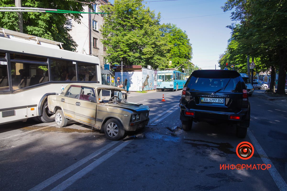 Со стороны Поля в направлении Макарова объезд места аварии осуществляется по "встречке" Со стороны Поля в направлении Макарова объезд места аварии осуществляется по "встречке"