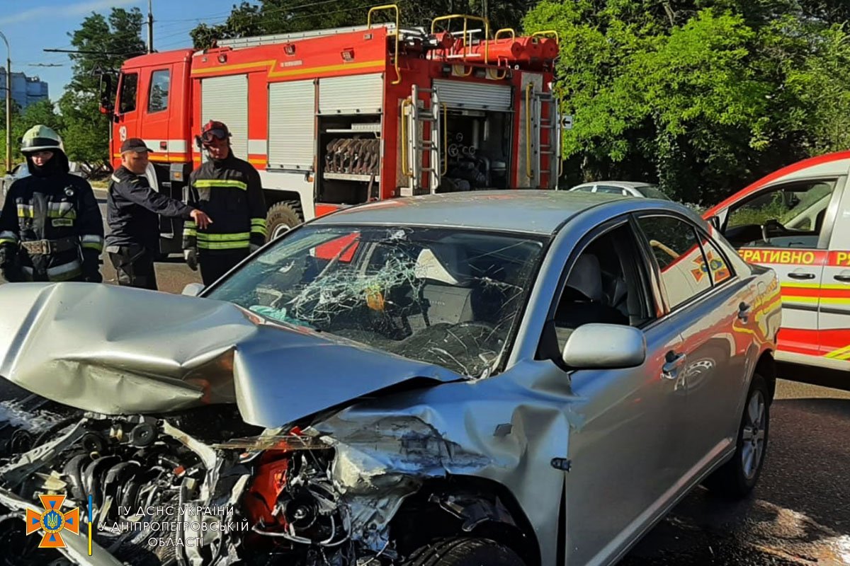 Предварительно, водитель 1988-го года рождения не справился с управлением Предварительно, водитель 1988-го года рождения не справился с управлением