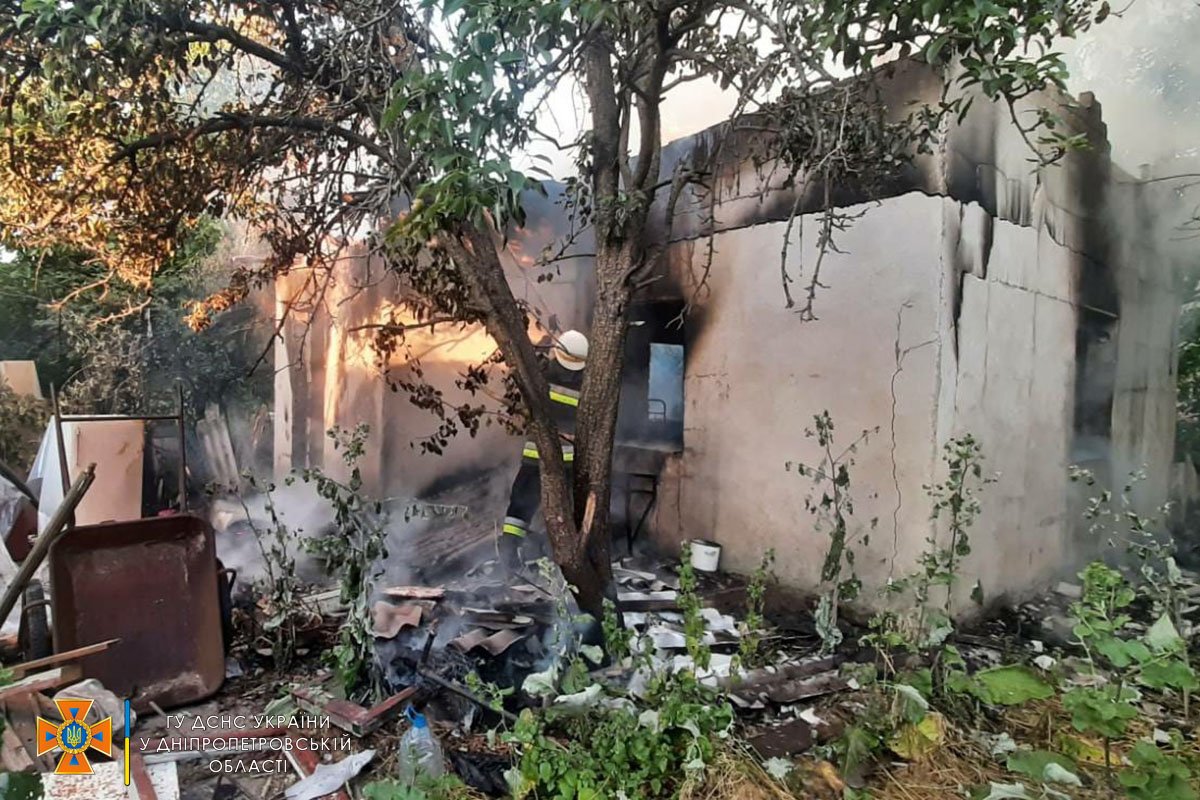 В Днепропетровской области горел дачный дом 2