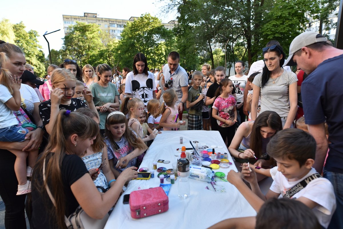 У Дніпрі на Янтарній відкрили новий сквер, дитяче містечко та спортивний майданчик 2