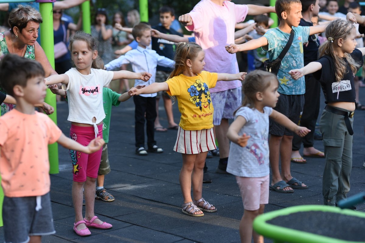 У Дніпрі на Янтарній відкрили новий сквер, дитяче містечко та спортивний майданчик 5