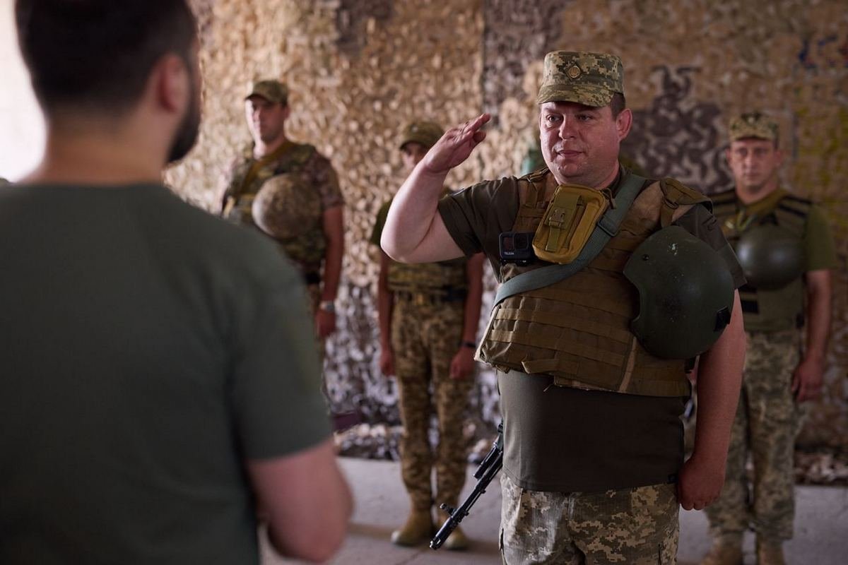 Президент Украины Владимир Зеленский посетил позиции Защитников в Днепропетровской области 5