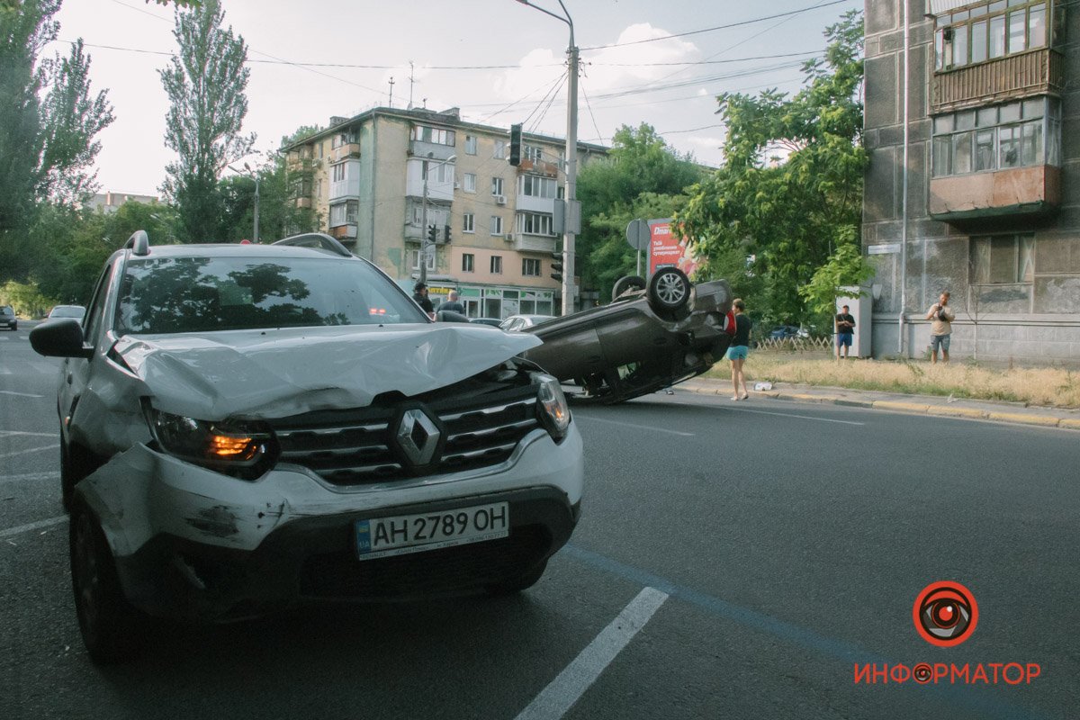 На месте работают сотрудники скорой помощи и патрульная полиция