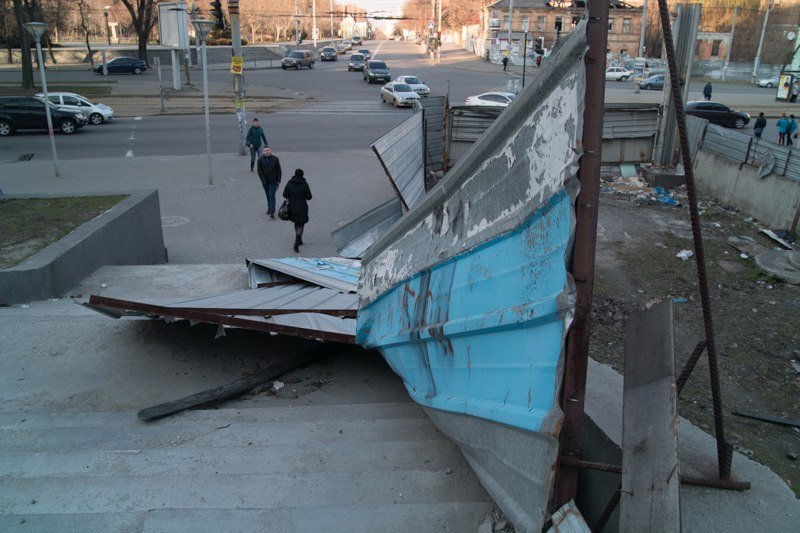 Страх, позор и опасность для жизни: бульвар в центре Днепра превратился в свалку 4