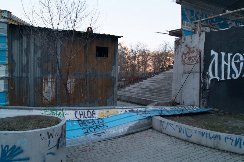 Страх, позор и опасность для жизни: бульвар в центре Днепра превратился в свалку 7