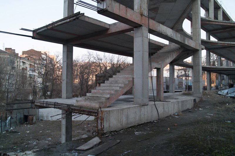 Страх, позор и опасность для жизни: бульвар в центре Днепра превратился в свалку 12