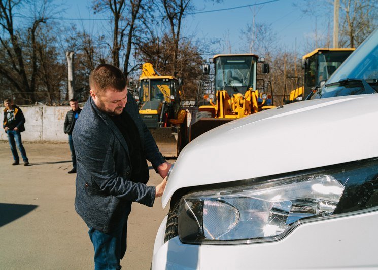 В Днепре представили брендированую коммунальную технику: подробности 1