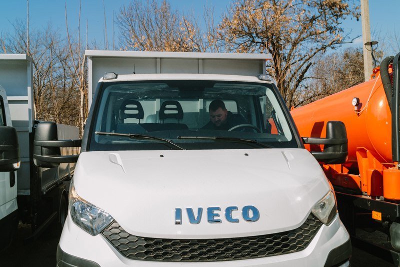 В Днепре представили брендированую коммунальную технику: подробности 9