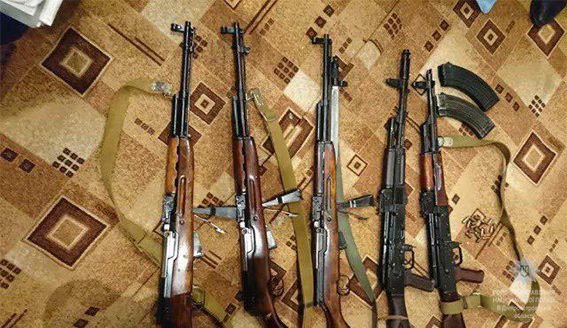 Полиция Днепропетровщины обнаружила поддельные паспорта, оружие и наркотики на 3 млн гривен 3