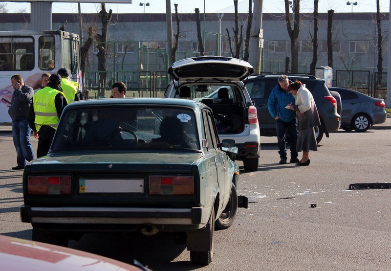 ДТП на Запорожском шоссе: ВАЗ и Subaru не поделили дорогу 3