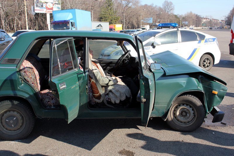 ДТП на Запорожском шоссе: ВАЗ и Subaru не поделили дорогу 5