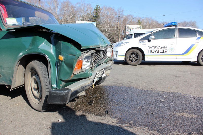 ДТП на Запорожском шоссе: ВАЗ и Subaru не поделили дорогу 8