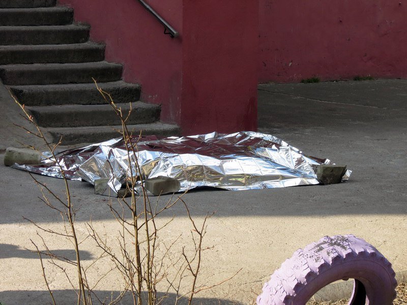 На Тополе парень выпрыгнул с 16 этажа: новые подробности от друзей и полиции 4