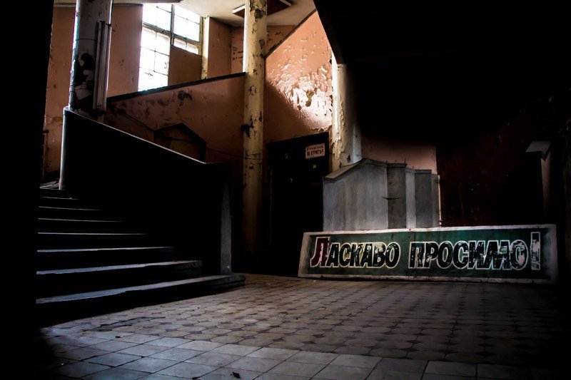 Взгляд изнутри: как сейчас выглядит заброшенный ДК Ильича 3
