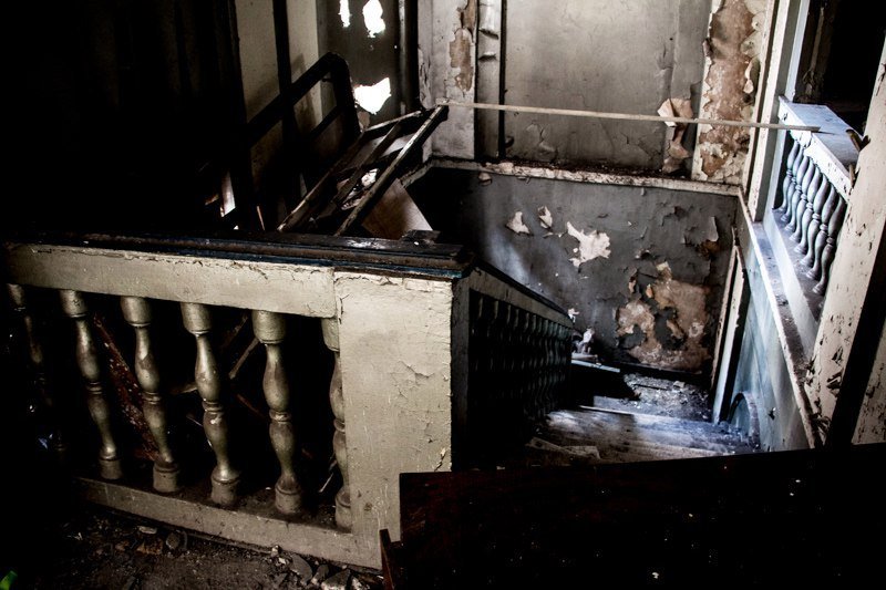 Взгляд изнутри: как сейчас выглядит заброшенный ДК Ильича 11