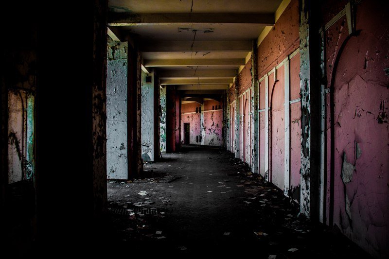 Взгляд изнутри: как сейчас выглядит заброшенный ДК Ильича 14