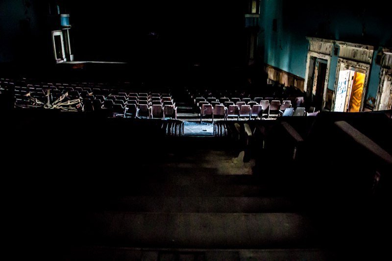 Взгляд изнутри: как сейчас выглядит заброшенный ДК Ильича 16