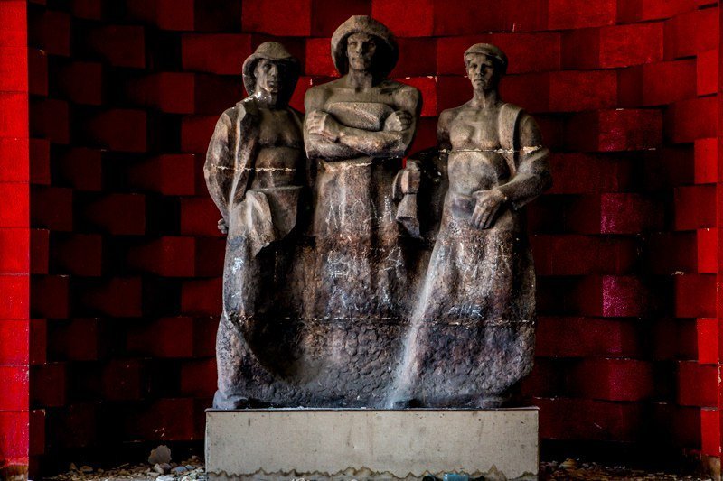 Взгляд изнутри: как сейчас выглядит заброшенный ДК Ильича 18