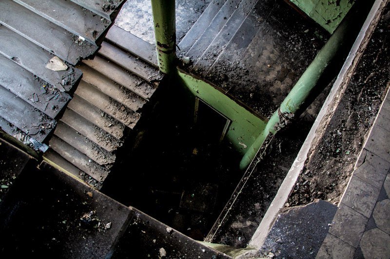 Взгляд изнутри: как сейчас выглядит заброшенный ДК Ильича 20