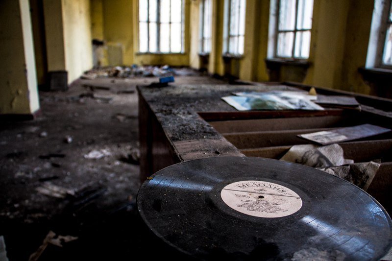 Взгляд изнутри: как сейчас выглядит заброшенный ДК Ильича 22