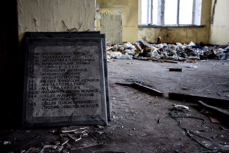 Взгляд изнутри: как сейчас выглядит заброшенный ДК Ильича 23