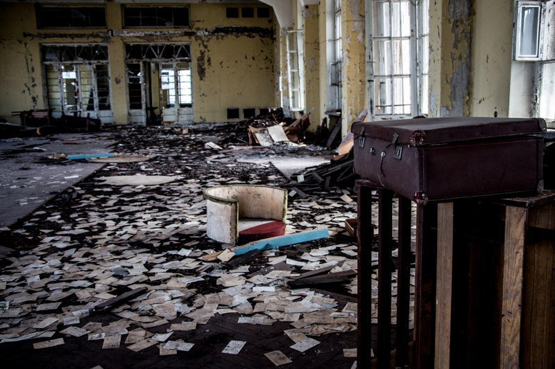 Взгляд изнутри: как сейчас выглядит заброшенный ДК Ильича 25