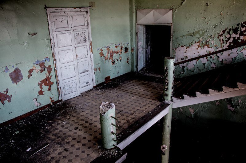 Взгляд изнутри: как сейчас выглядит заброшенный ДК Ильича 28