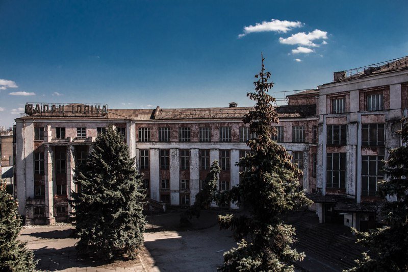 Взгляд изнутри: как сейчас выглядит заброшенный ДК Ильича 32