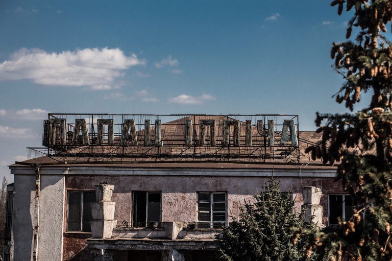 Взгляд изнутри: как сейчас выглядит заброшенный ДК Ильича 33