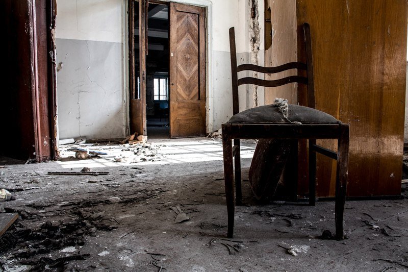 Взгляд изнутри: как сейчас выглядит заброшенный ДК Ильича 34