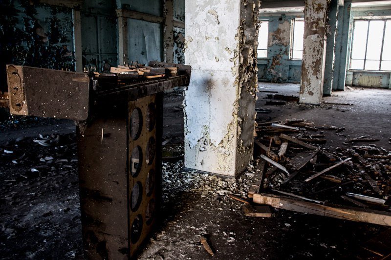 Взгляд изнутри: как сейчас выглядит заброшенный ДК Ильича 36