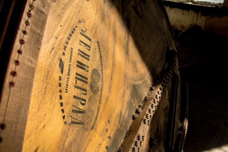 Взгляд изнутри: как сейчас выглядит заброшенный ДК Ильича 41