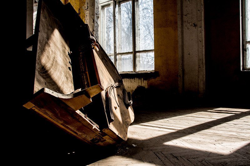 Взгляд изнутри: как сейчас выглядит заброшенный ДК Ильича 42