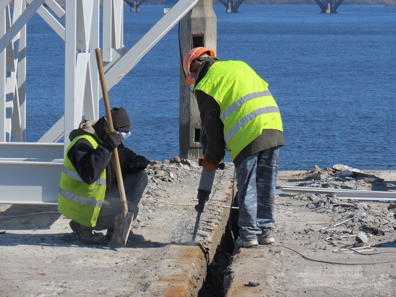 Получи ответ: зачем на Новом мосту появились строительные леса 3