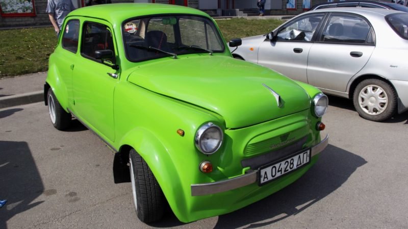 В Днепре состоялся автопробег редких "Запорожцев" 1