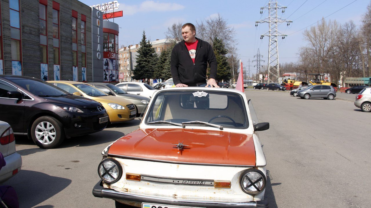 В Днепре состоялся автопробег редких "Запорожцев" 2