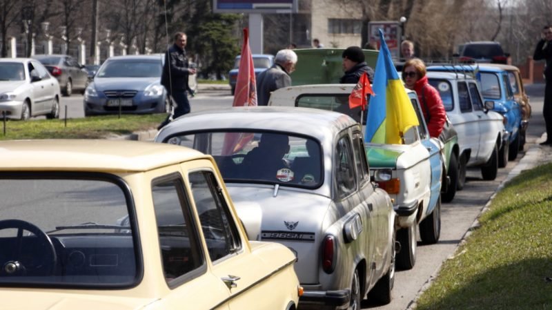 В Днепре состоялся автопробег редких "Запорожцев" 3