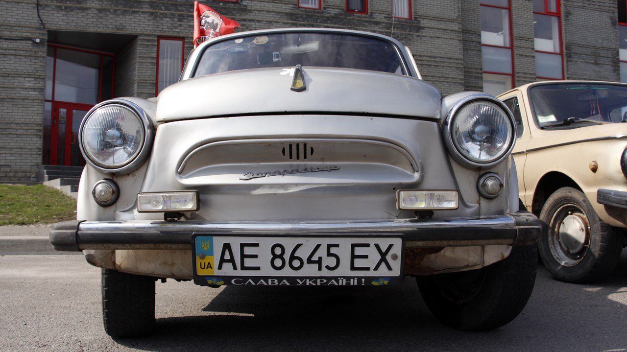 В Днепре состоялся автопробег редких "Запорожцев" 6