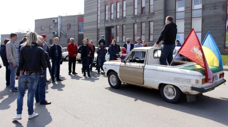 В Днепре состоялся автопробег редких "Запорожцев" 10